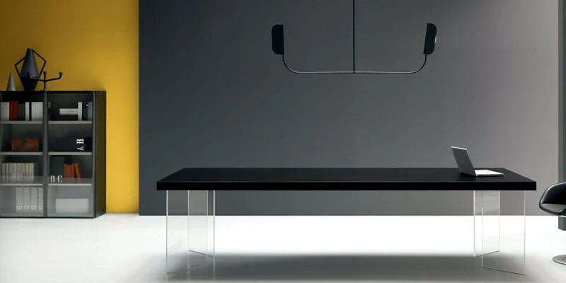 Grande table de réunion en bois et plexiglas