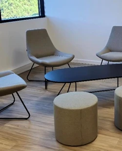 Création de salle d'attente et d'espace d'accueil clientèle avec B&B Solutions