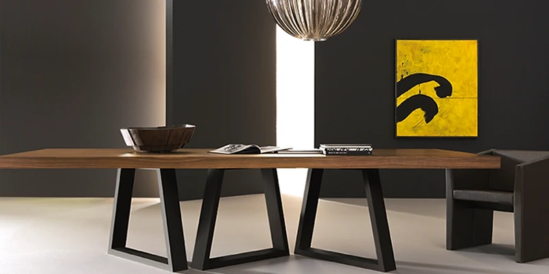 Grande table de réunion moderne avec plateau en bois